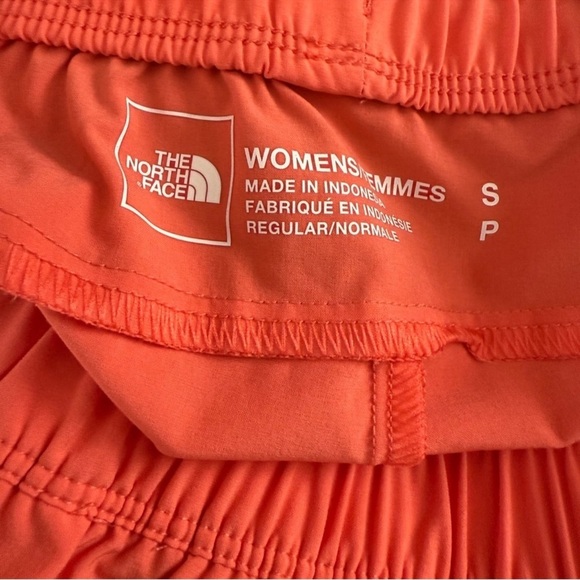 The North Face Shorts Size Small - Picture 3 of 3